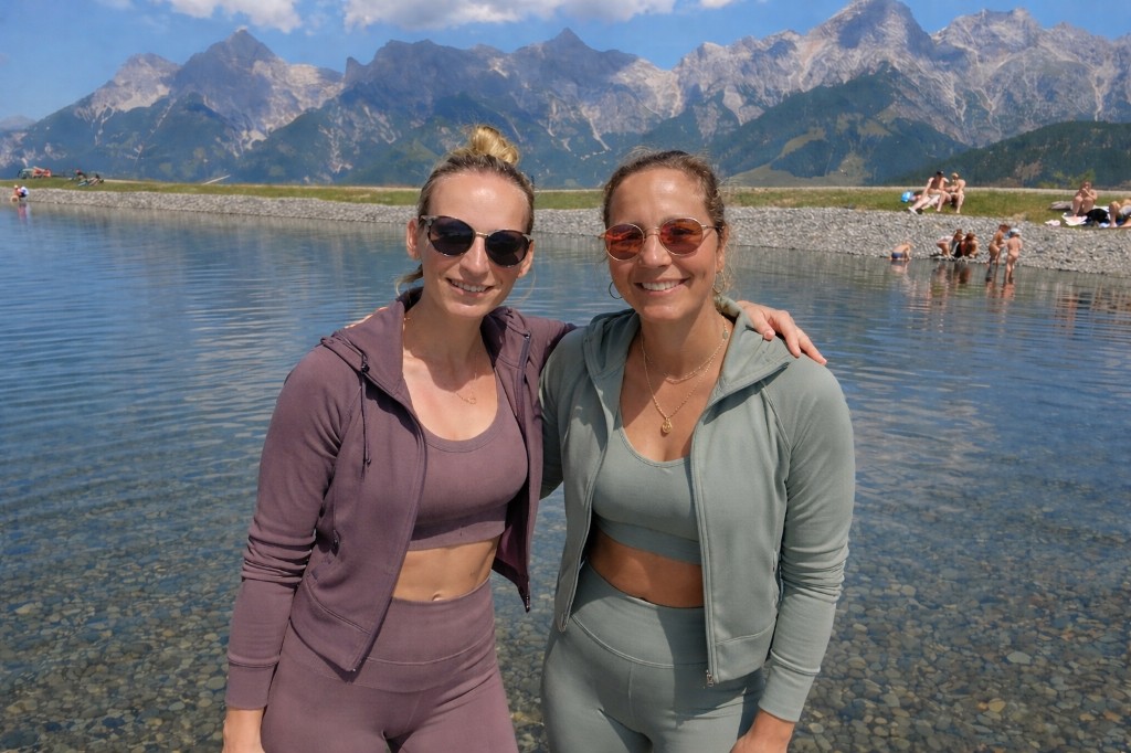 Sandra Stolzenberg (deepWORK Trainerin) und Freia Flügel (Outdoor-Guide) — Gastgeberinnen des TOGETHER Retreats